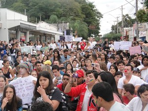 Moradores de Leme protestam contra corrupção (Foto: Rogério Baldin)