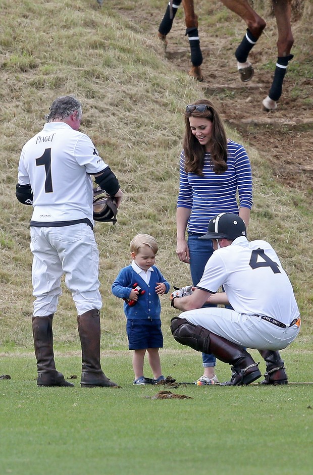 Kate Middleton com Príncipe George e Príncipe William (Foto: Getty Images)