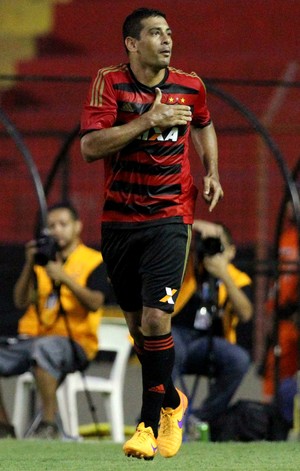 diego souza sport x figueirense (Foto: Aldo Carneiro / Pernambuco Press)