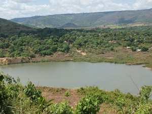 Local onde no início dos anos 80 milhares de garimpeiros buscavam ouro hoje é um grande lago. (Foto: Vianey Bentes/TVGlobo) (Foto: Vianey Bentes/TV Globo)