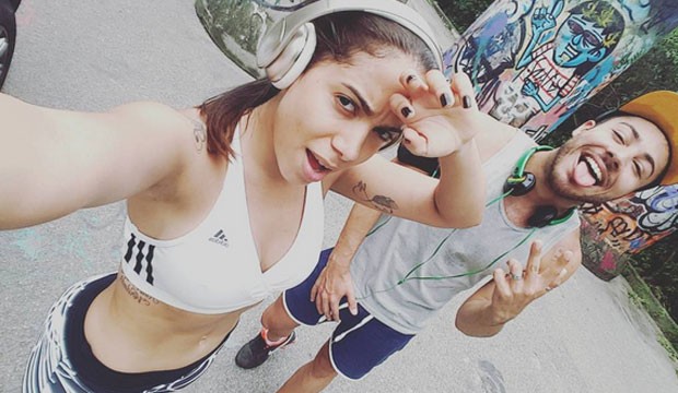 Uau! Anitta exibe barriga chapada após correr 5 km - Revista Marie