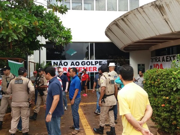 Manifestantes ocupam a sede do Incra em Palmas (Foto: Ninah Beatriz/G1)