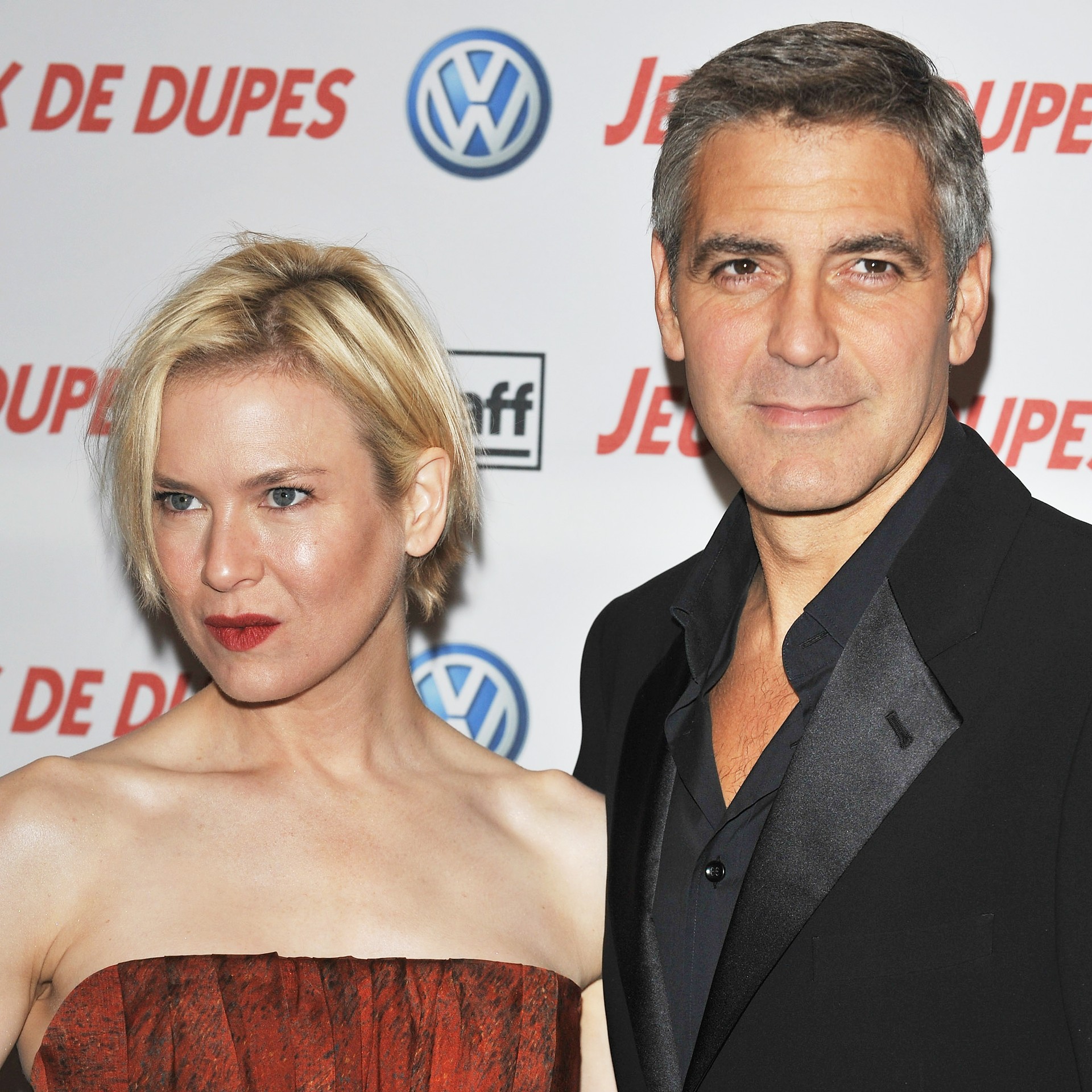 Durante décadas, se alimentou o boato de que Clooney namorava secretamente com outra grande estrela: a atriz Renée Zellweger, de 45 anos. Ambos sempre negaram. (Foto: Getty Images)