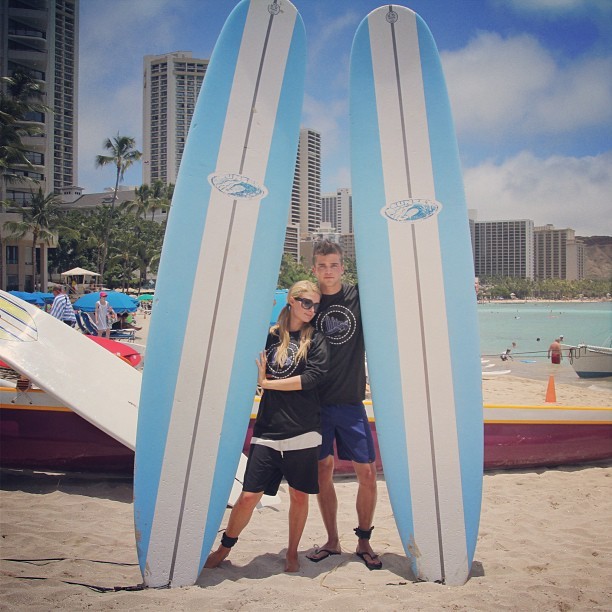 Paris Hilton com o namorado, River Viiperi, no Havaí (Foto: Instagram/ Reprodução)