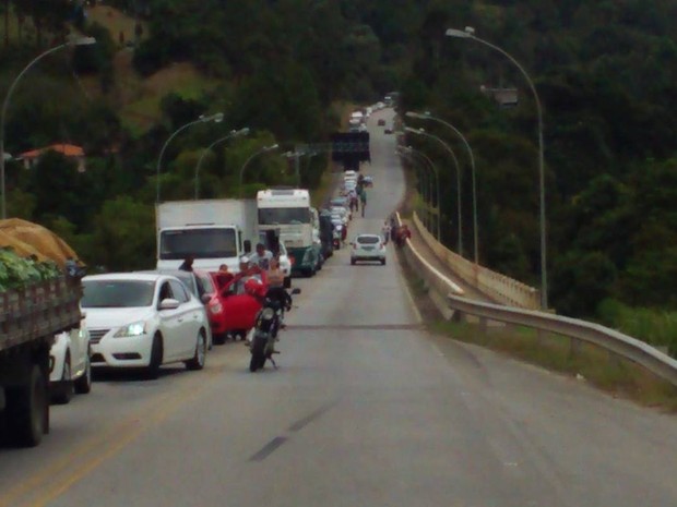 Fechamento da BR-282 causou filas na manhã desta segunda (27) (Foto: Daiana Soares/Divulgação)
