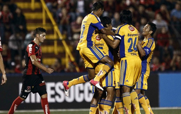 Comemoração Tigres contra o Alajuelense (Foto: Reuters)