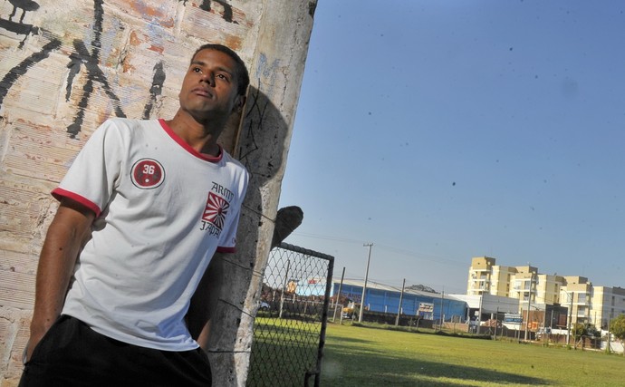 sidnei jogador garibaldi rs futebol gaúcho paga para jogar (Foto: Lauro Alves/Agência RBS)