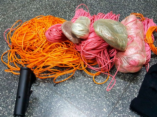 Armas foram encontradas como suspeitos na região oeste (Foto: Divulgação / PM)