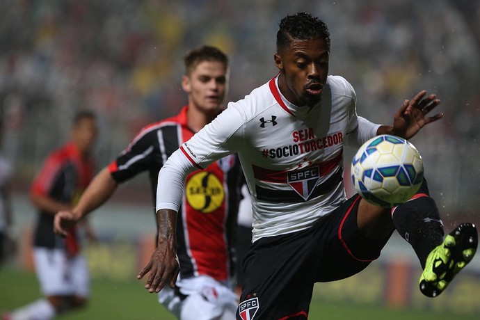 Joinville x São Paulo Michel Bastos (Foto: Rubens Chiri/saopaulofc.net) Joinville x São Paulo Michel Bastos (Foto: Rubens Chiri/saopaulofc.net)