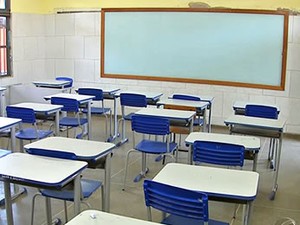 Sala de aula vazia (Foto: Reprodução/TVCA)