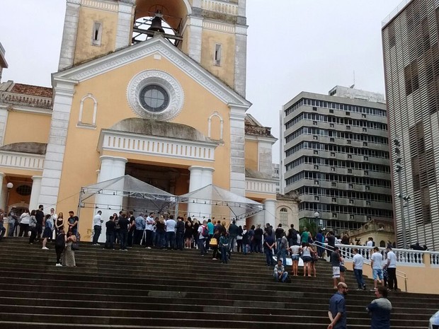 Missa é celebrada na Catedral de Florianópolis (Foto: Valéria Martins/G1)
