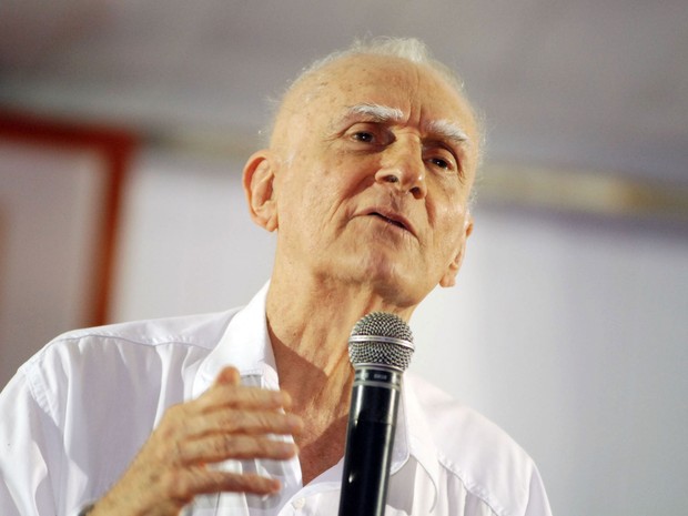 O escritor Ariano Suassuna em imagem de 16 de junho de 2006  (Foto: Alexandre Belém/Estadão Conteúdo)