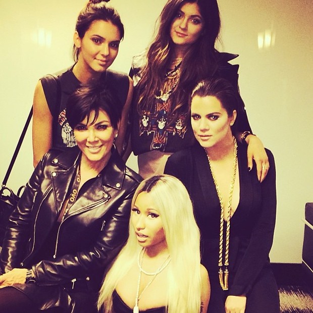 Kris Jenner, Kendall Jenner, Kylie Jenner e Khloe Kardashian com Nicki Minaj (Foto: Instagram/ Reprodução)