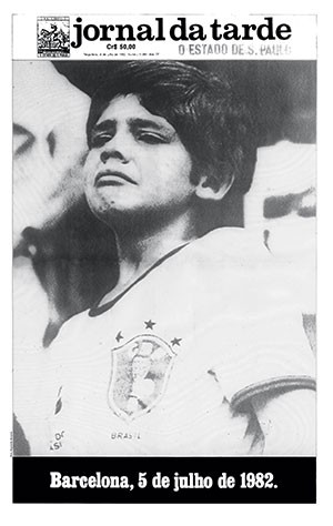 ...E NA TRISTEZA E o menino José Carlos Vilella Júnior chora após a derrota na Copa de 1982, na Espanha (Foto: Arquivo/Estadão Conteúdo)