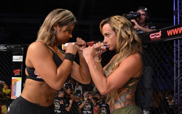 Ring girls do Jungle Fight, Geisa Vitorino e Samantha Maia (Foto: Ivan Raupp/SporTV.com)