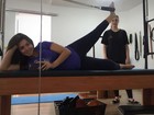 Thais Fersoza exibe barriguinha de gravidez durante aula de pilates