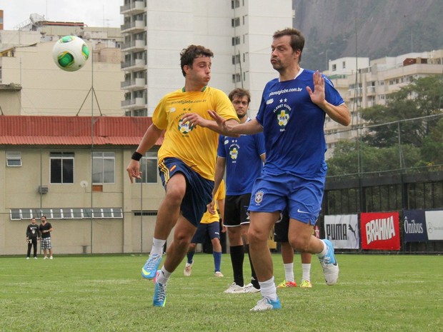 Futebol com a Seleção Planet Globe (Foto: Cleomir Tavares/Divulgação)