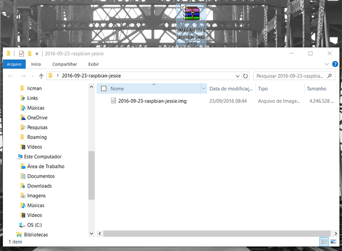 Baixe a imagem da versão mais atual do Raspbian (Foto: Reprodução/Filipe Garrett)