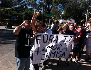 Torcida São Paulo protesto Morumbi (Foto: Carlos Augusto Ferrari)