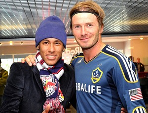 Neymar com Beckham durante jogo nos EUA'