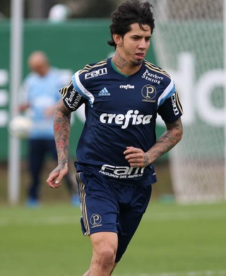 Marcelo Oliveira testa opções para vagas na defesa palmeirense