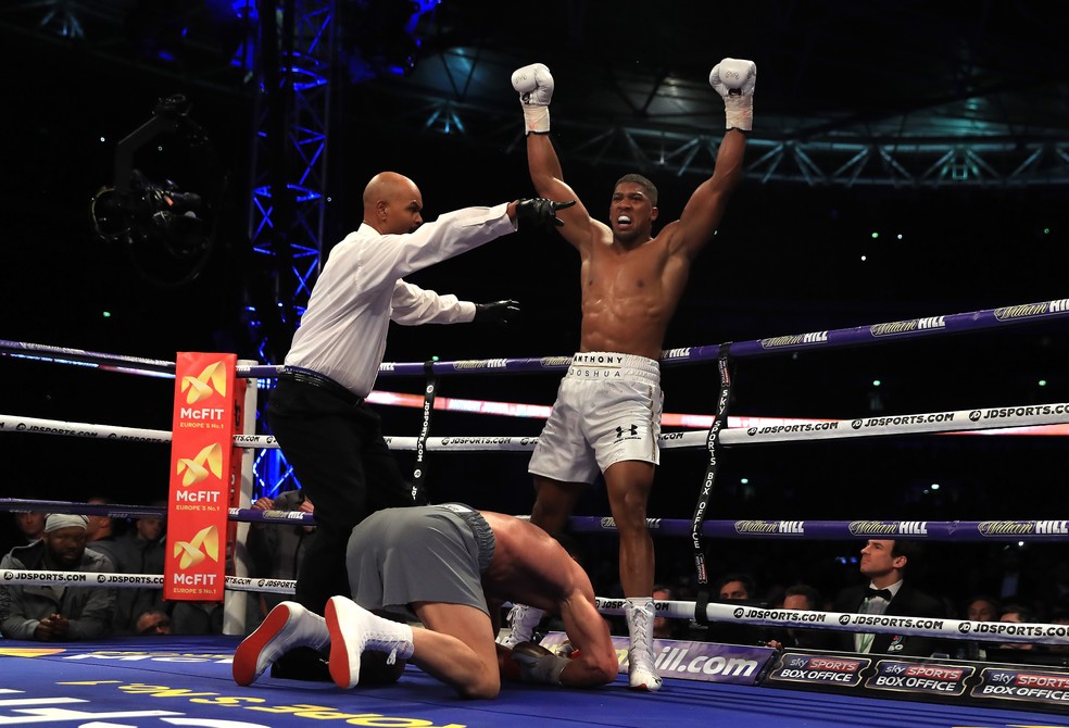 Antohny Joshua nocauteou Wladimir Klitschko em Londres (Foto: Getty Images)