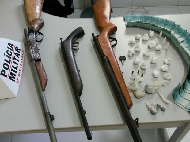 Material apreendidos durante a operação (Foto: Polícia Militar/Divulgação)