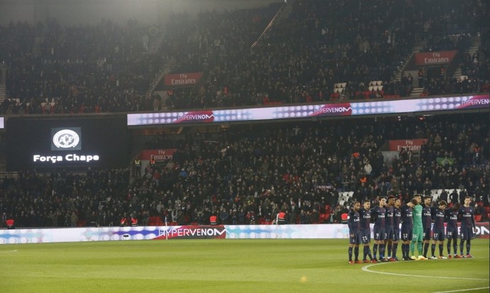PSG Chapecoense telão Força Chape homenagem (Foto: Divulgação/PSG) PSG Chapecoense telão Força Chape homenagem (Foto: Divulgação/PSG)