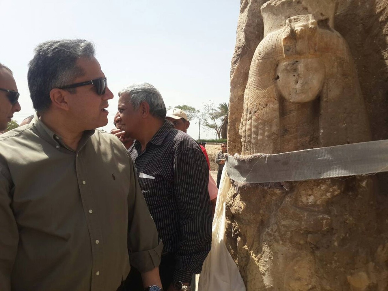 Estátua da rainha foi qualificada pelo ministro de Antiguidades egípcio, Khaled al Anani, como 'grande, formosa e única'. (Foto: Ministry of State for Antiquities)