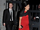 Mulher de Mark Zuckerberg, do Facebook, exibe barriga de grávida
