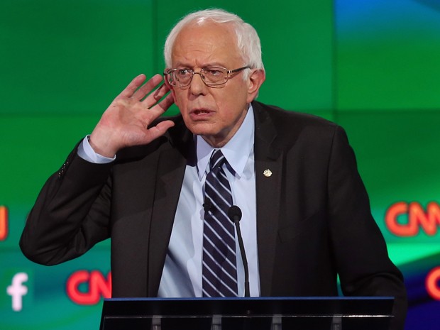 Bernie Sanders participa de debate entre os pré-candidatos democratas à presidência, na terça (13) (Foto: Joe Raedle/Getty Images/AFP)