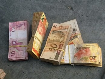Dinheiro apreendido durante operação nas eleições (Foto: Divulgação / Polícia Federal)