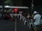Grupo de policiais civis acampa em frente a Sede do Governo do Ceará