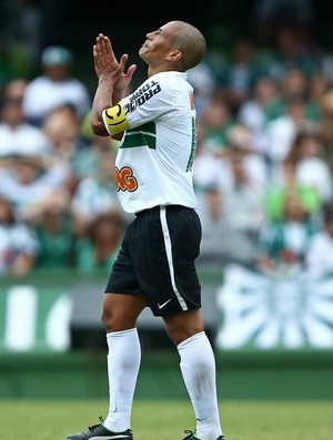 Alex gol Coritiba (Foto: Heuler Andrey / Ag. Estado)