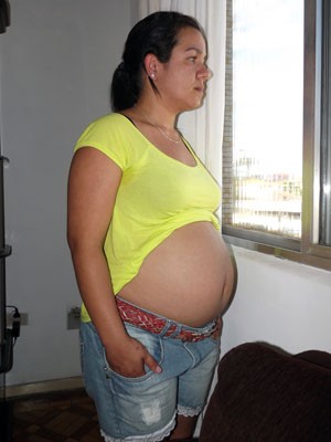 Gisleine não aguenta mais ser confundida com uma mulher grávida (Foto: Ivair Vieira Jr/G1)