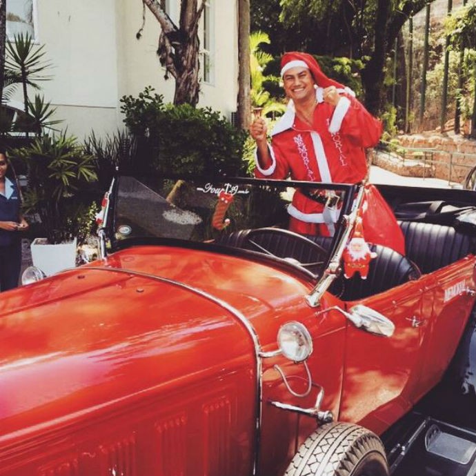 Acelino Popó Freitas se veste de Papai Noel em Santos (Foto: Reprodução/Instagram)