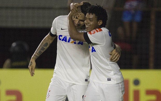 Romarinho vence duelo com Willian na enquete de gol mais bonito. Veja!