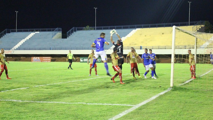 Com nove jogadores em campo, Princesa vence o Palmas por 3 a 1