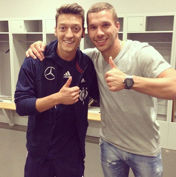 Özil e Podolski (Foto: Reprodução / Instagram)