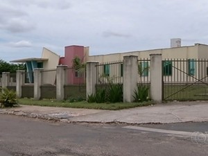 Hospital pronto há dois anos não tem autorização para funcionar, em Caldas Novas Goiás (Foto: Reprodução/TV Anhanguera)