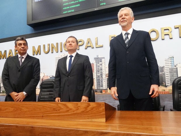 Vice-prefeito Sebastião Melo (E) e prefeito reeleito José Fortunati (D) são empossados (Foto: Gabriel Cardoso/G1) Vice-prefeito Sebastião Melo (E) e prefeito reeleito José Fortunati (D) são empossados (Foto: Gabriel Cardoso/G1)