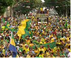 Manifestantes fazem ato nas ruas de Belém (Reprodução/TV Globo)
