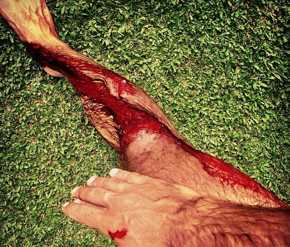 Pedro Scooby se dá mal nas ondas do Taiti (Foto: Reprodução/Instagram)