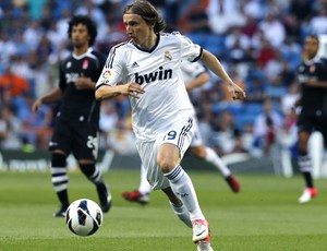 modric real madrid x granada (Foto: EFE)