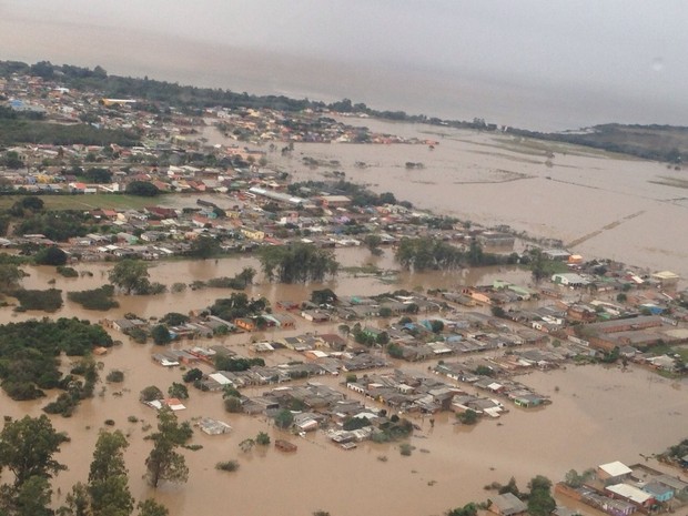 G1 Água Da Chuva Começa A Baixar E Moradores Voltam Para Casa No Rs Notícias Em Rio Grande 