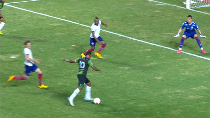 Mancini marcou gol de empate do Coelho diante o Bahia (Foto: Reprodução/Premiere)