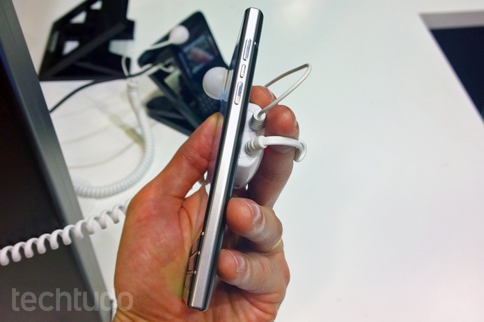 Lateral do BlackBerry Passport (Foto: Fabrício Vitorino/TechTudo) Lateral do BlackBerry Passport (Foto: Fabrício Vitorino/TechTudo)