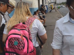 Grazielle utiliza ransporte público de Ribeirão Preto para ir à Adevirp (Foto: Rodolfo Tiengo/G1) Grazielle utiliza ransporte público de Ribeirão Preto para ir à Adevirp (Foto: Rodolfo Tiengo/G1)