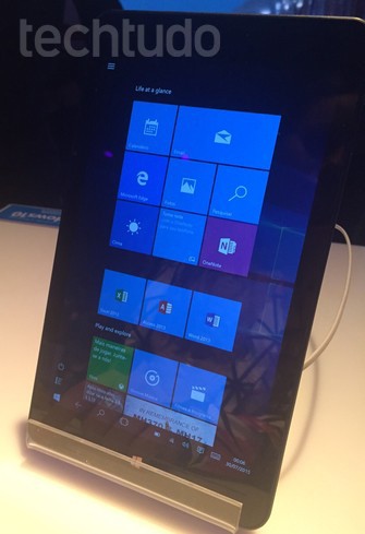 Windows 10 chegou também para tablets híbridos e já pode ser baixado nos aparelhos (Foto: Laura Martins/TechTudo) Windows 10 chegou também para tablets híbridos e já pode ser baixado nos aparelhos (Foto: Laura Martins/TechTudo)