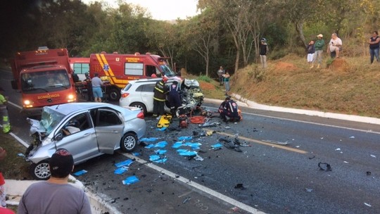 Resultado de imagem para Acidente com Van da APAE deixa 8 mortos em Minas Gerais